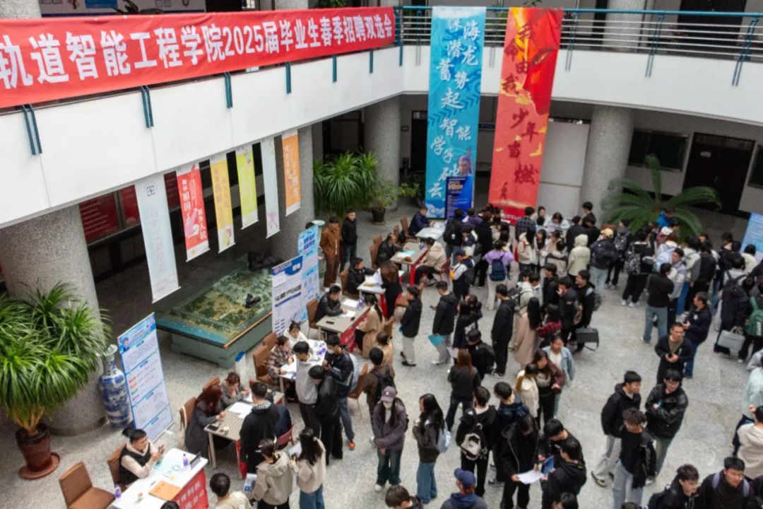 黄瓜视频
举办2025届毕业生春季招聘双选会