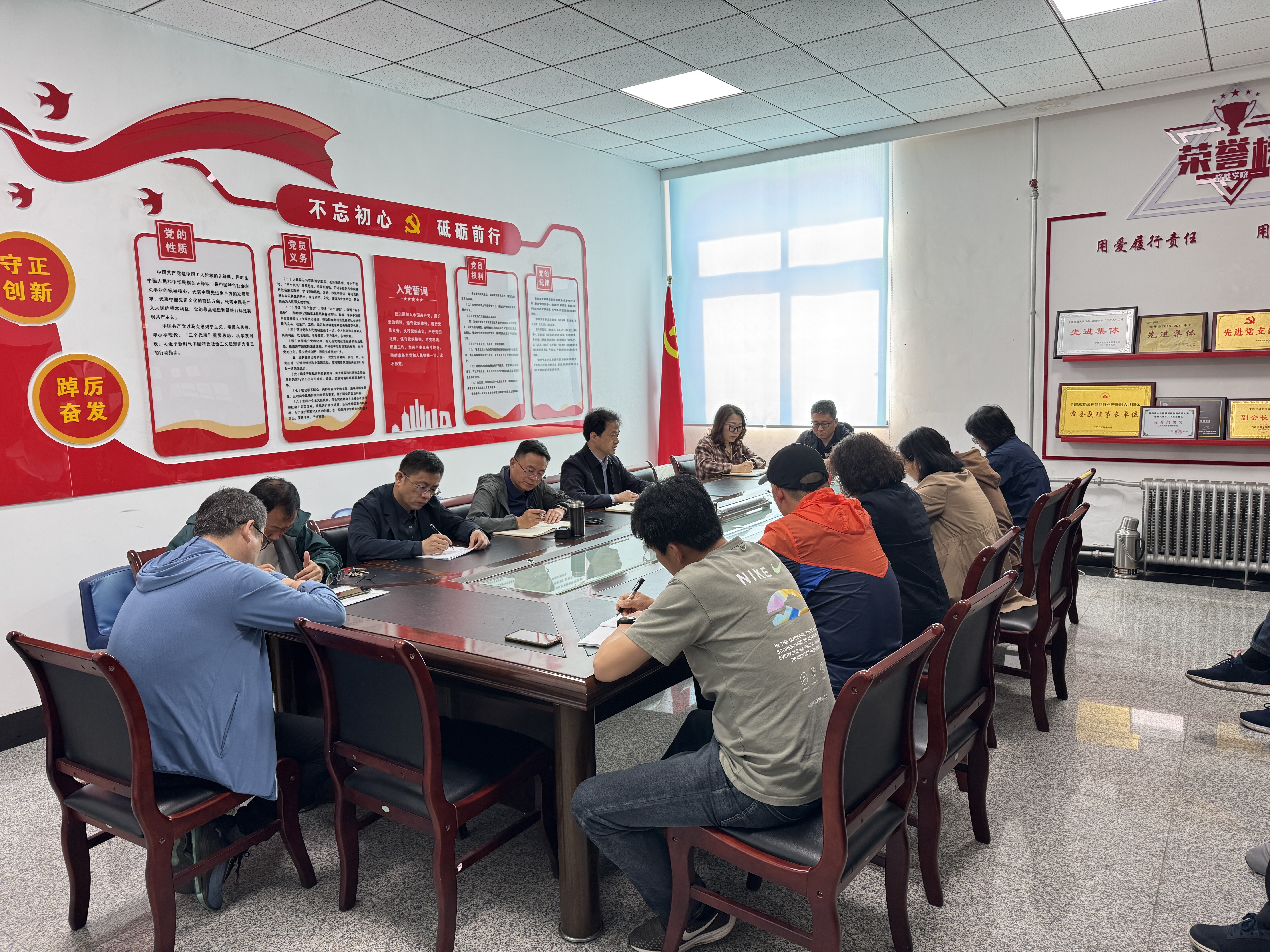 黄瓜视频
贯彻落实学校党委三届二次全会精神